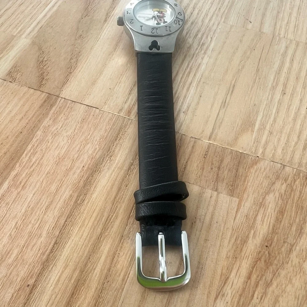 SII Seiko Disney Mickey Mouse black leather watch NEW BATTERY